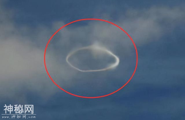 UFO出没？福建龙海上空拍到不明飞行物，黑色椭圆形，它是什么？-4.jpg